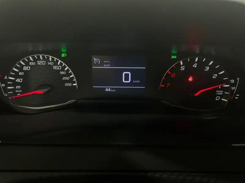 Peugeot 208 nuova a Salerno (12)