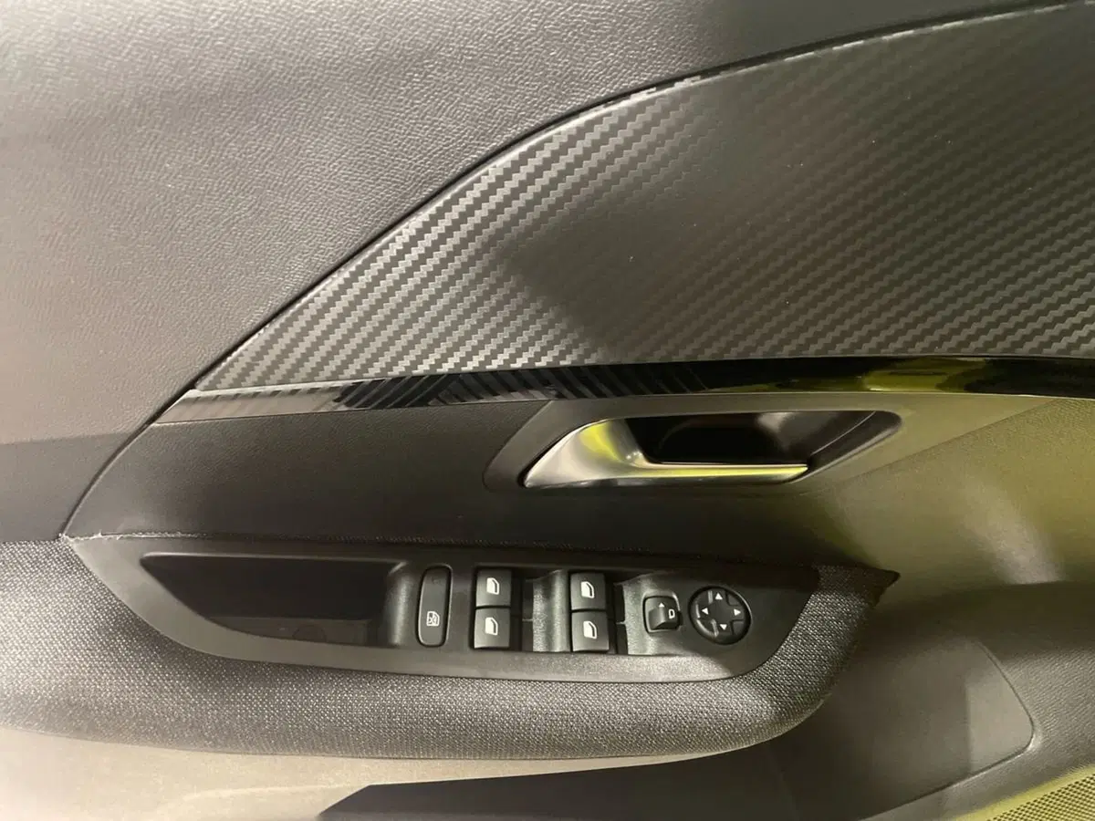 Peugeot 208 nuova a Salerno (13)