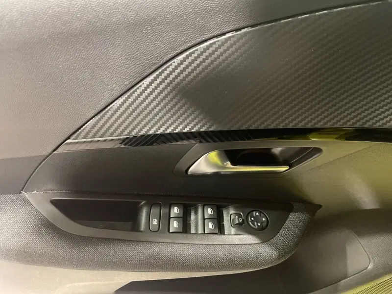Peugeot 208 nuova a Salerno (13)