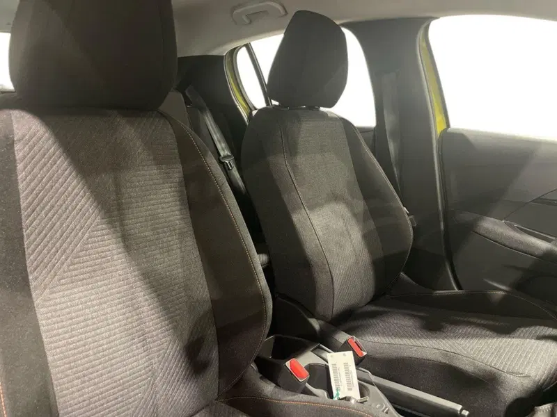 Peugeot 208 nuova a Salerno (16)