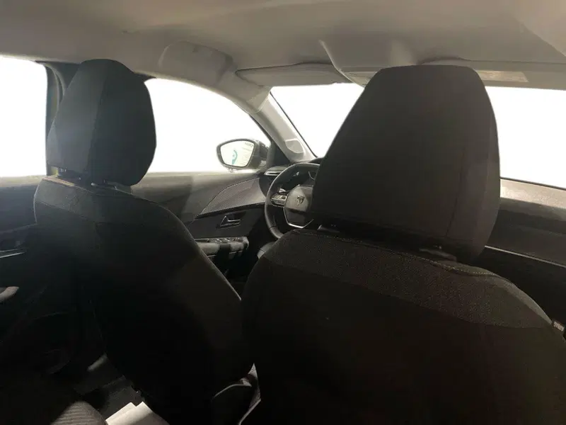 Peugeot 208 nuova a Salerno (17)