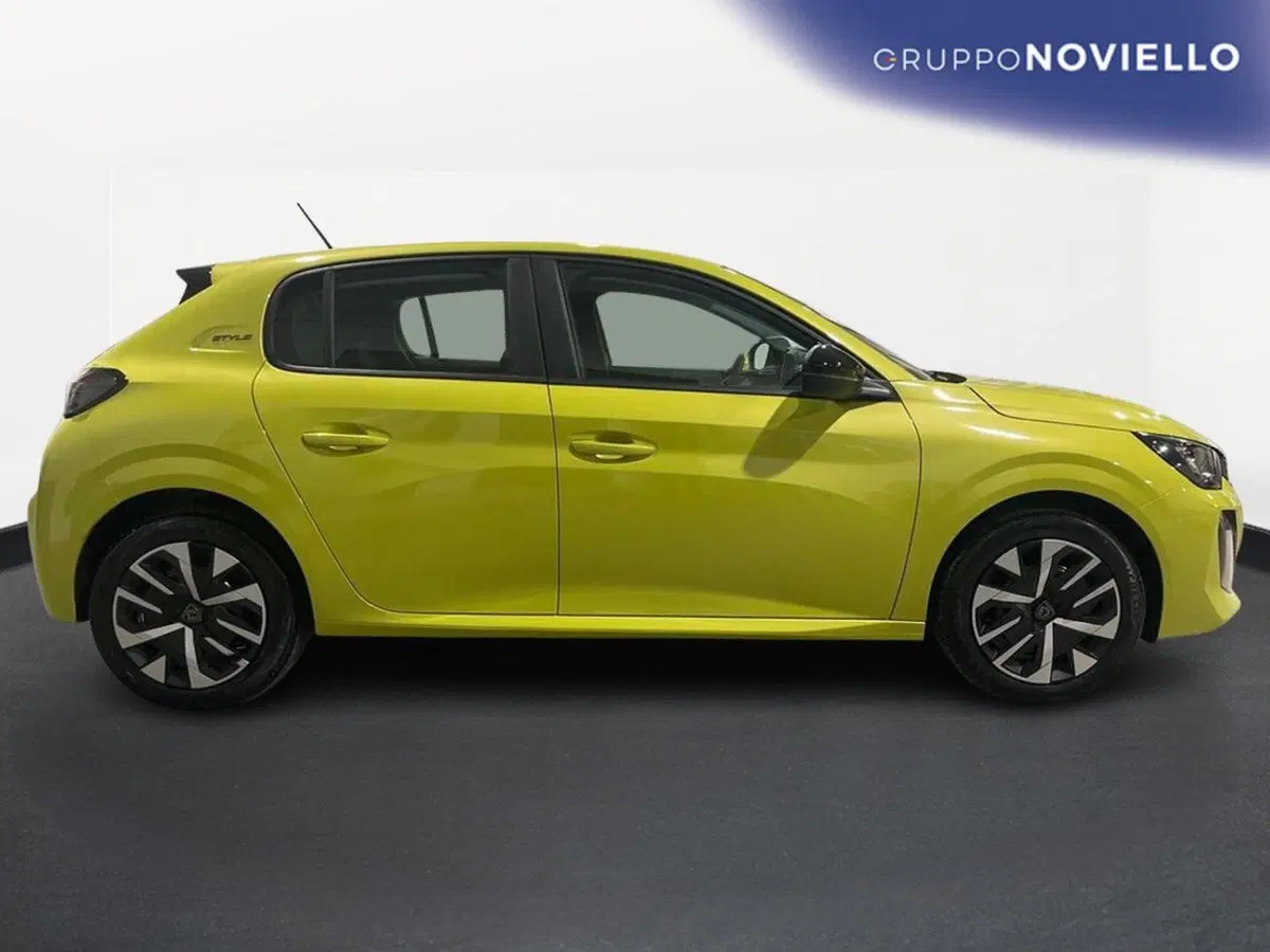 Peugeot 208 nuova a Salerno (3)