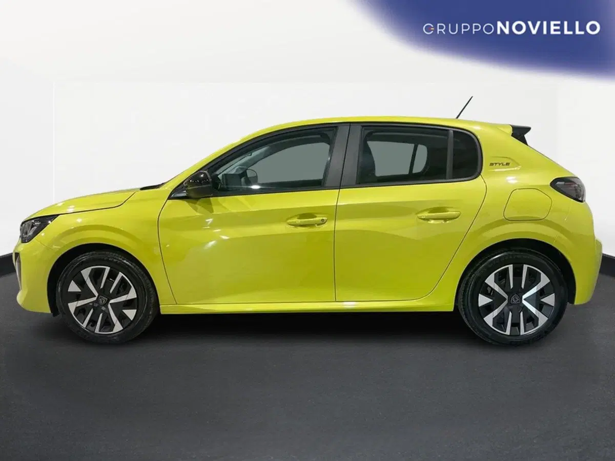 Peugeot 208 nuova a Salerno (4)