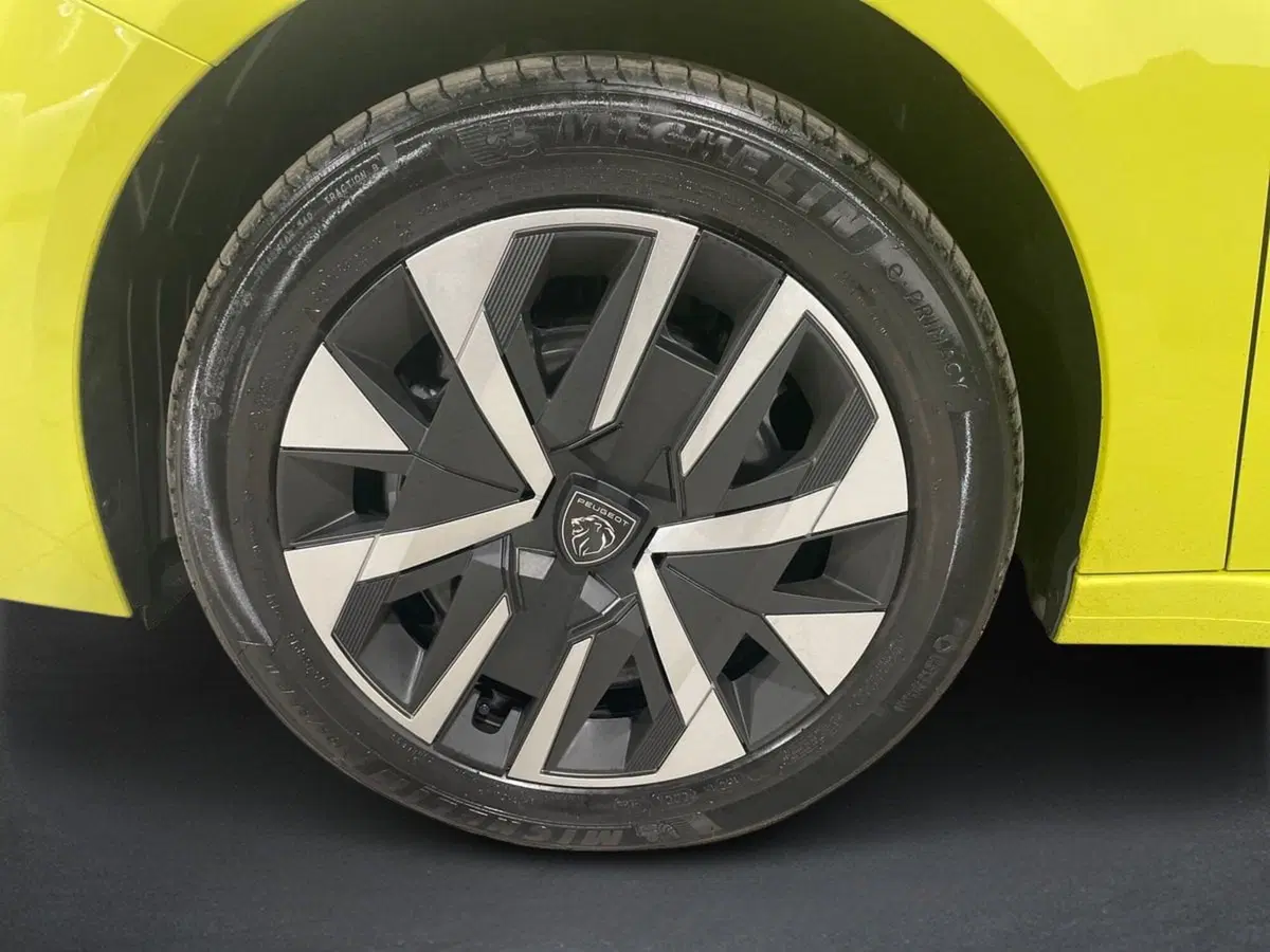 Peugeot 208 nuova a Salerno (8)