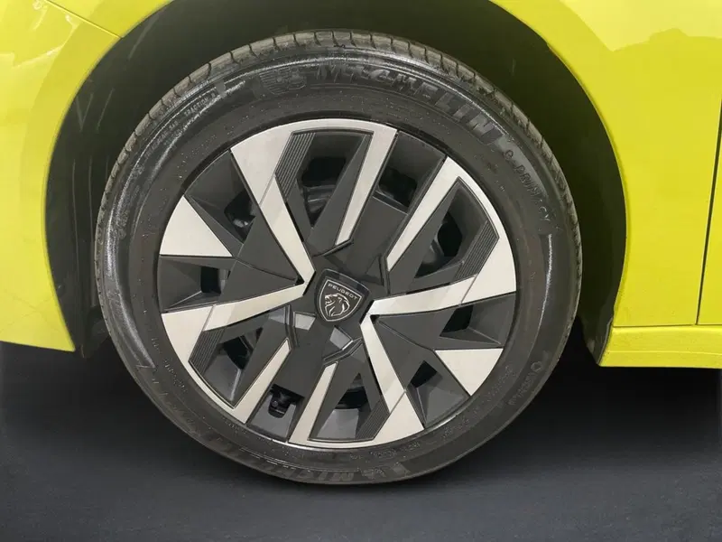 Peugeot 208 nuova a Salerno (8)