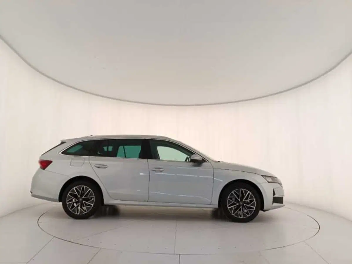 Skoda Octavia Station Wagon nuova a Treviso (7)