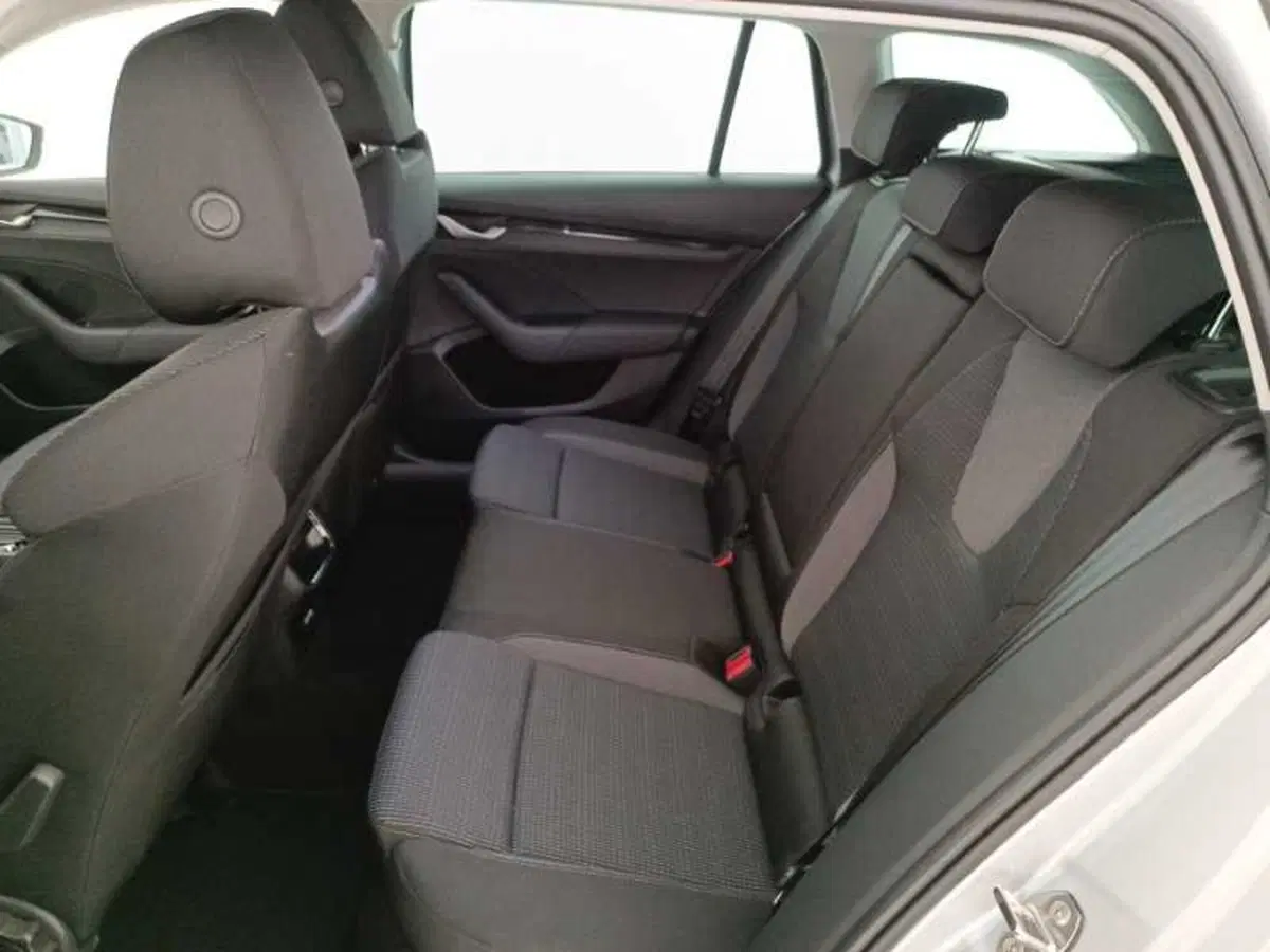 Skoda Octavia Station Wagon nuova a Treviso (12)