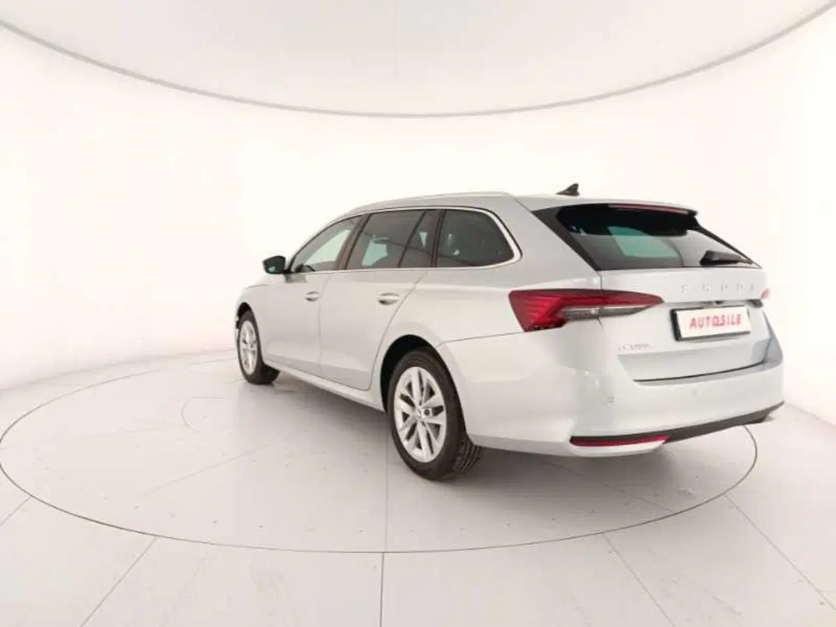 Skoda Octavia Station Wagon nuova a Treviso (4)