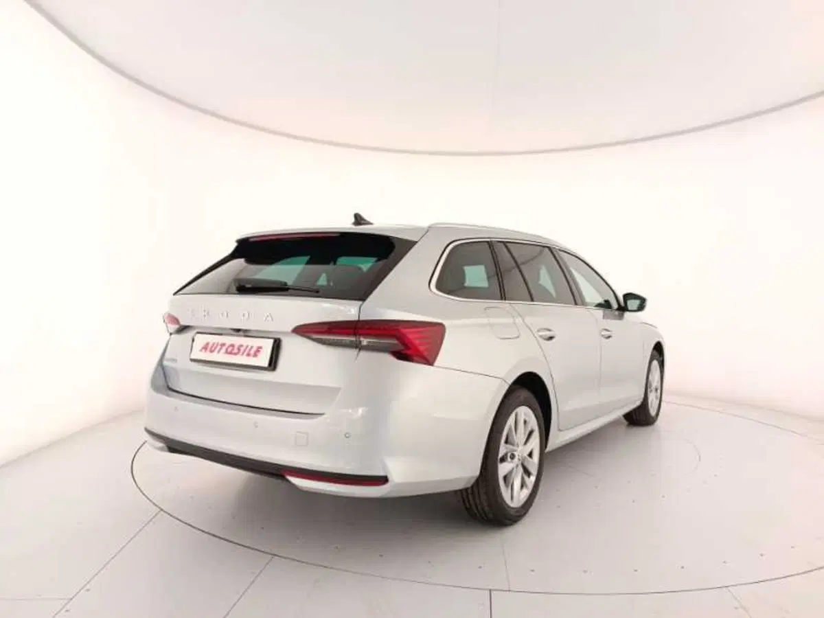 Skoda Octavia Station Wagon nuova a Treviso (6)