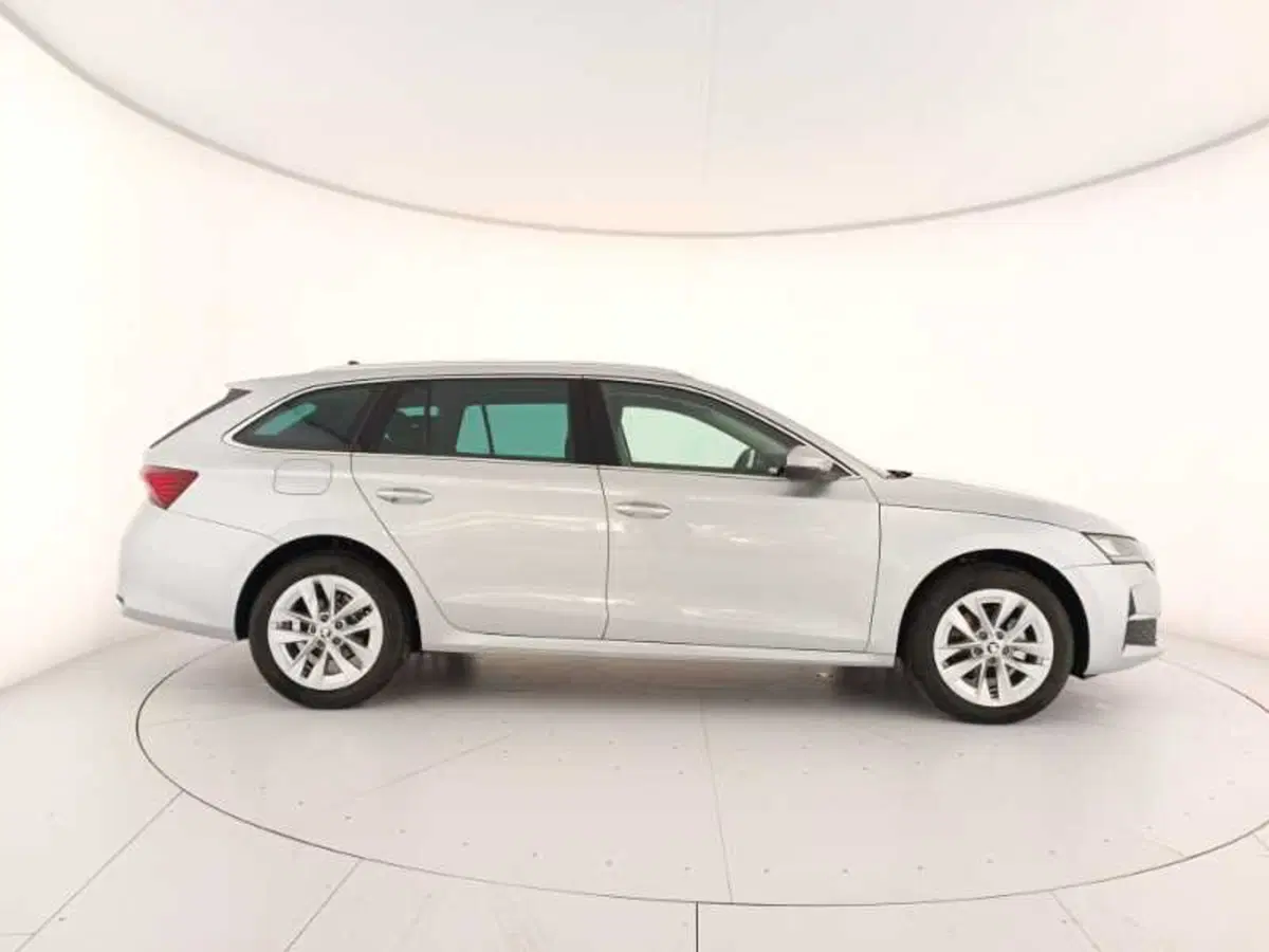 Skoda Octavia Station Wagon nuova a Treviso (7)