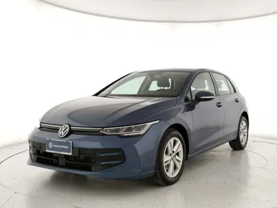 Volkswagen Golf 2.0 TDI SCR Life del 2025 usata a Torre Annunziata