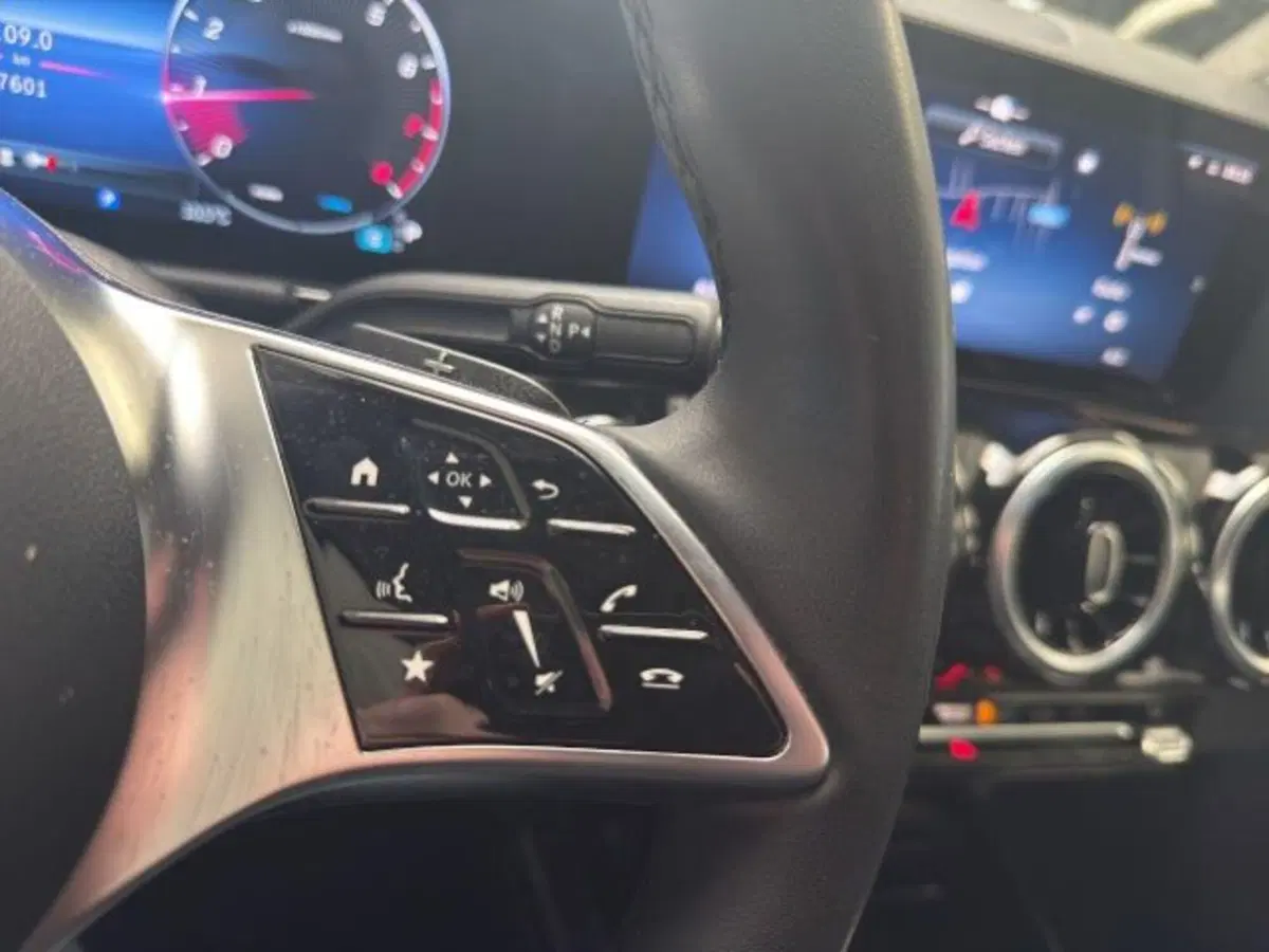 Mercedes-Benz GLA SUV usata a Novara (12)