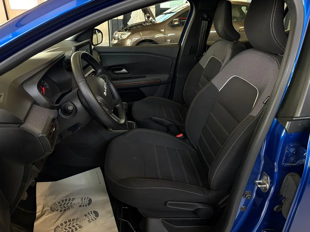 Dacia Sandero usata a Milano (14)