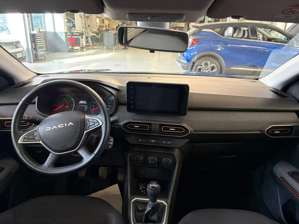 Dacia Sandero usata a Milano (17)