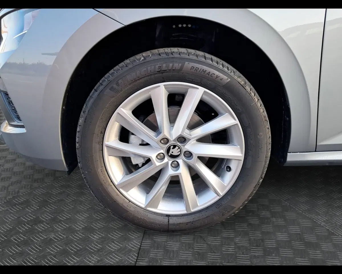 Skoda Kamiq nuova a Ravenna (9)