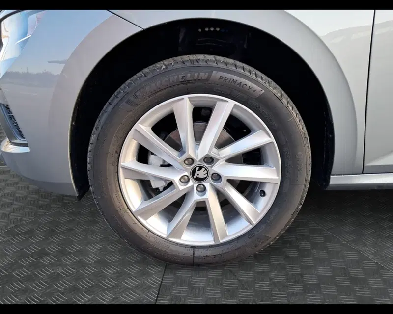 Skoda Kamiq nuova a Ravenna (9)