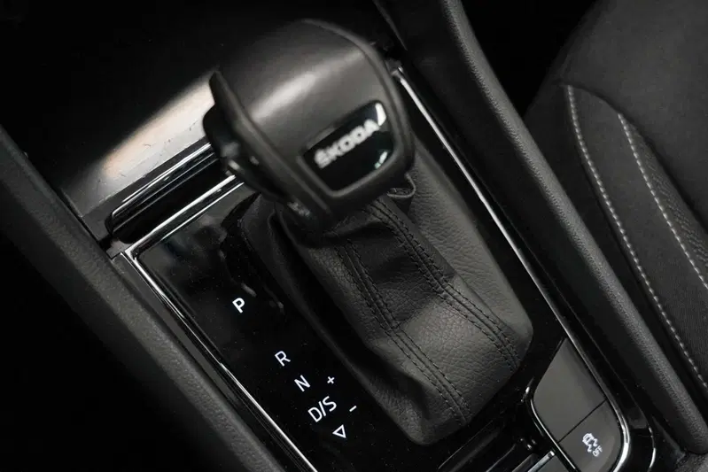 Skoda Karoq usata a Varese (19)