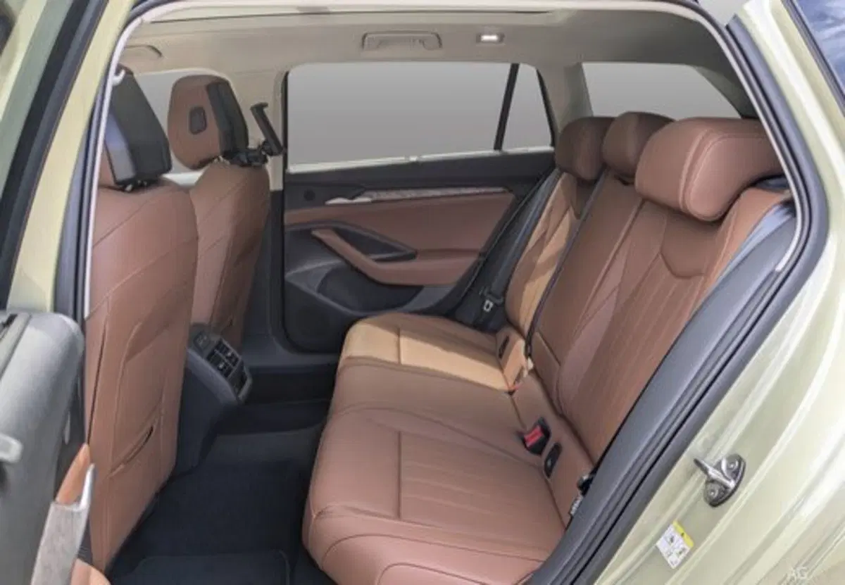 Skoda Superb nuova a Avellino (17)