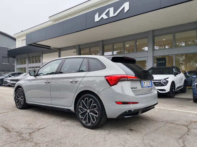 Skoda Scala usata a Rimini (7)
