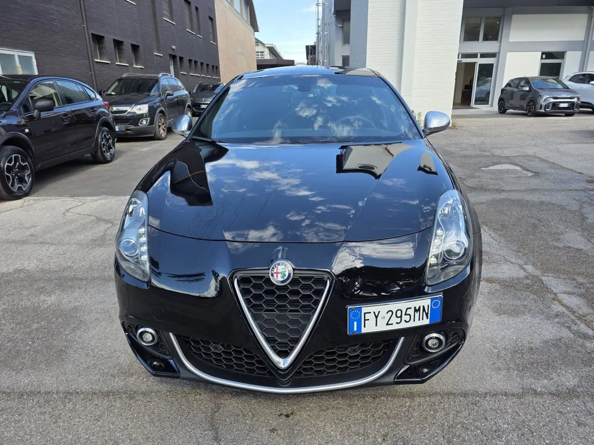 Alfa Romeo Giulietta usata a Rimini (2)