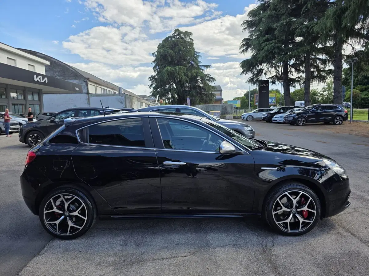 Alfa Romeo Giulietta usata a Rimini (4)