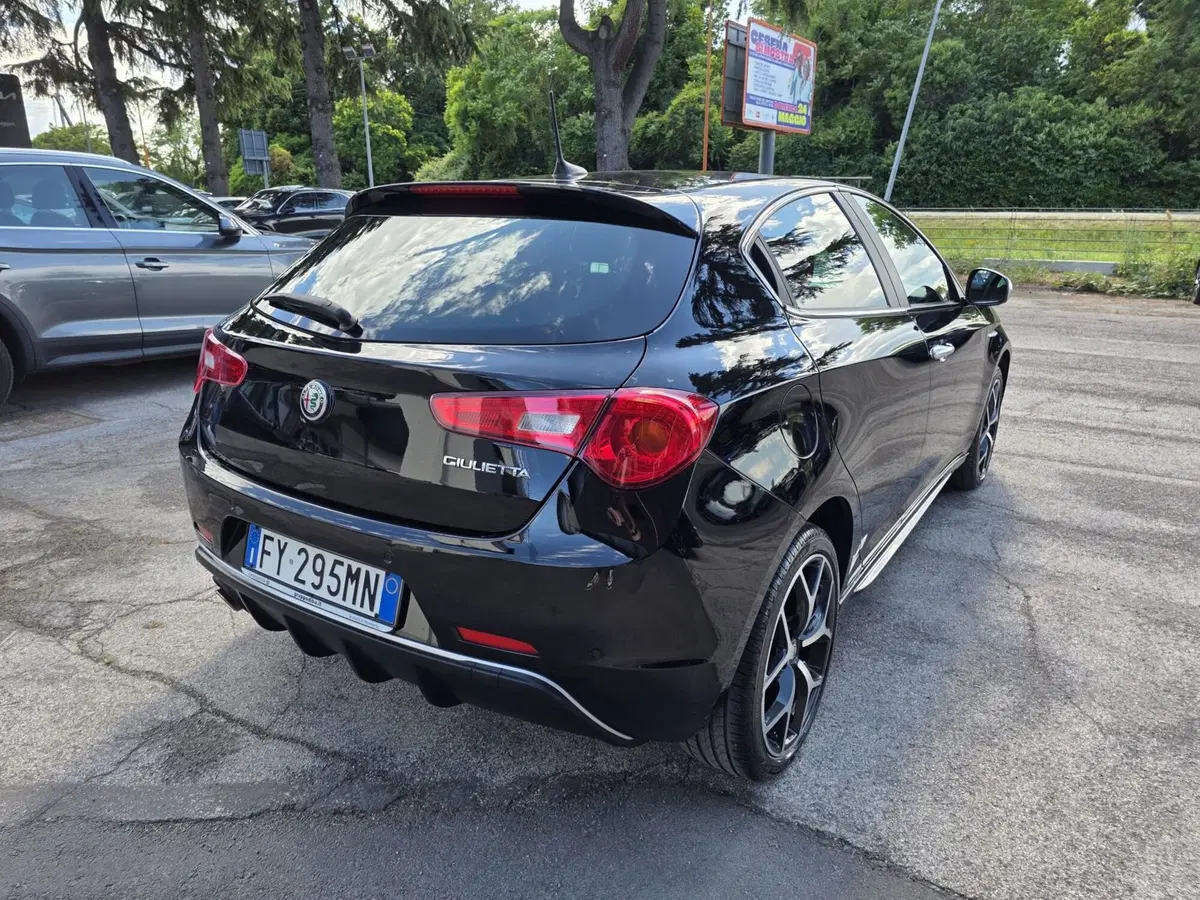 Alfa Romeo Giulietta usata a Rimini (5)