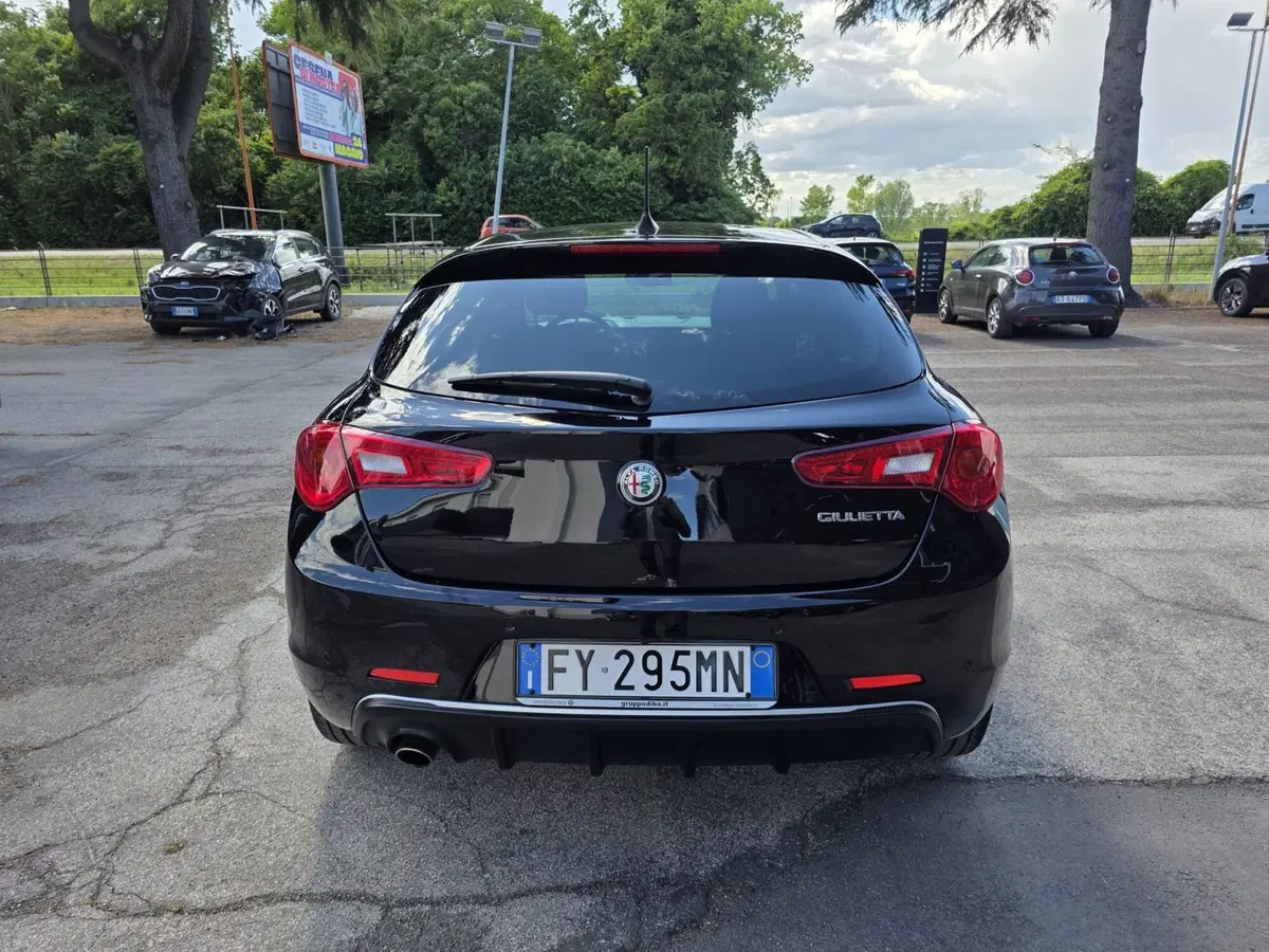 Alfa Romeo Giulietta usata a Rimini (8)