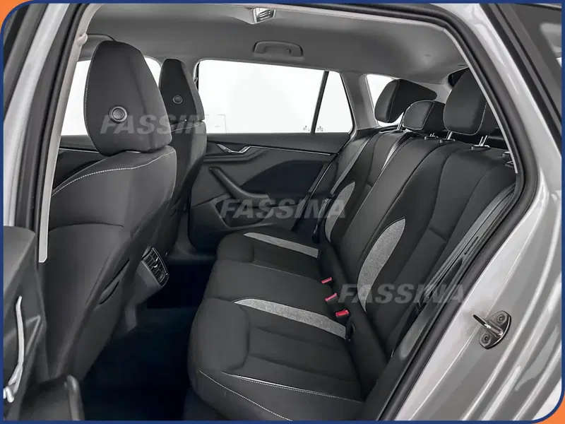 Skoda Kamiq usata a Milano (11)