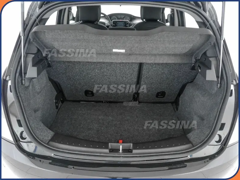 Lancia Ypsilon usata a Milano (11)