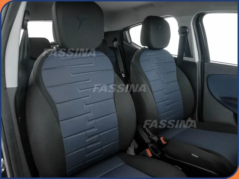 Lancia Ypsilon usata a Milano (13)
