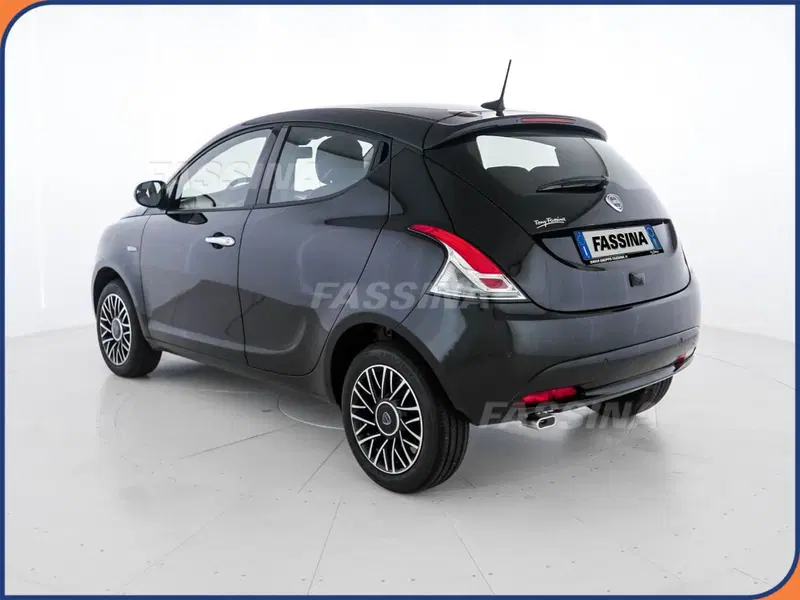 Lancia Ypsilon usata a Milano (4)