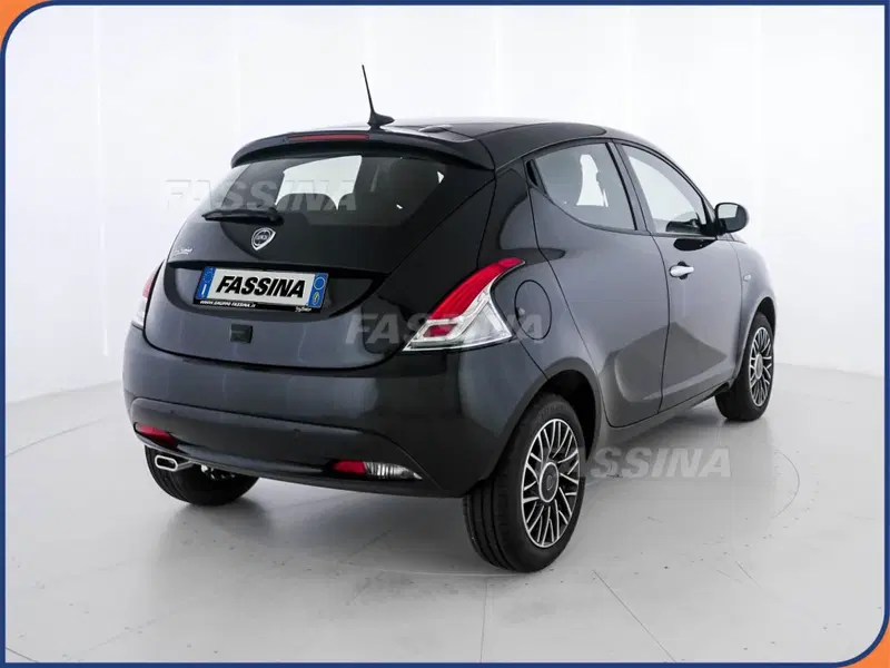 Lancia Ypsilon usata a Milano (6)