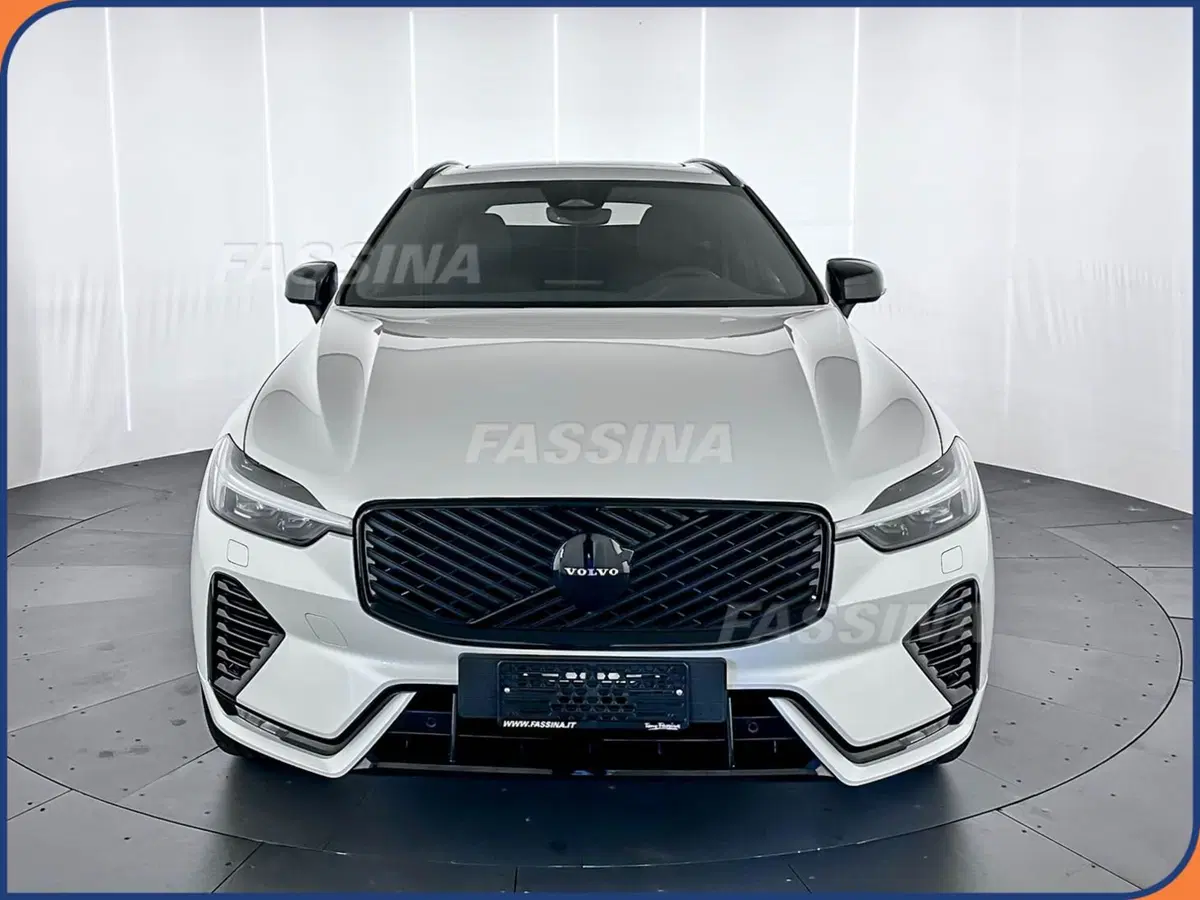 Volvo XC60 nuova a Milano (2)