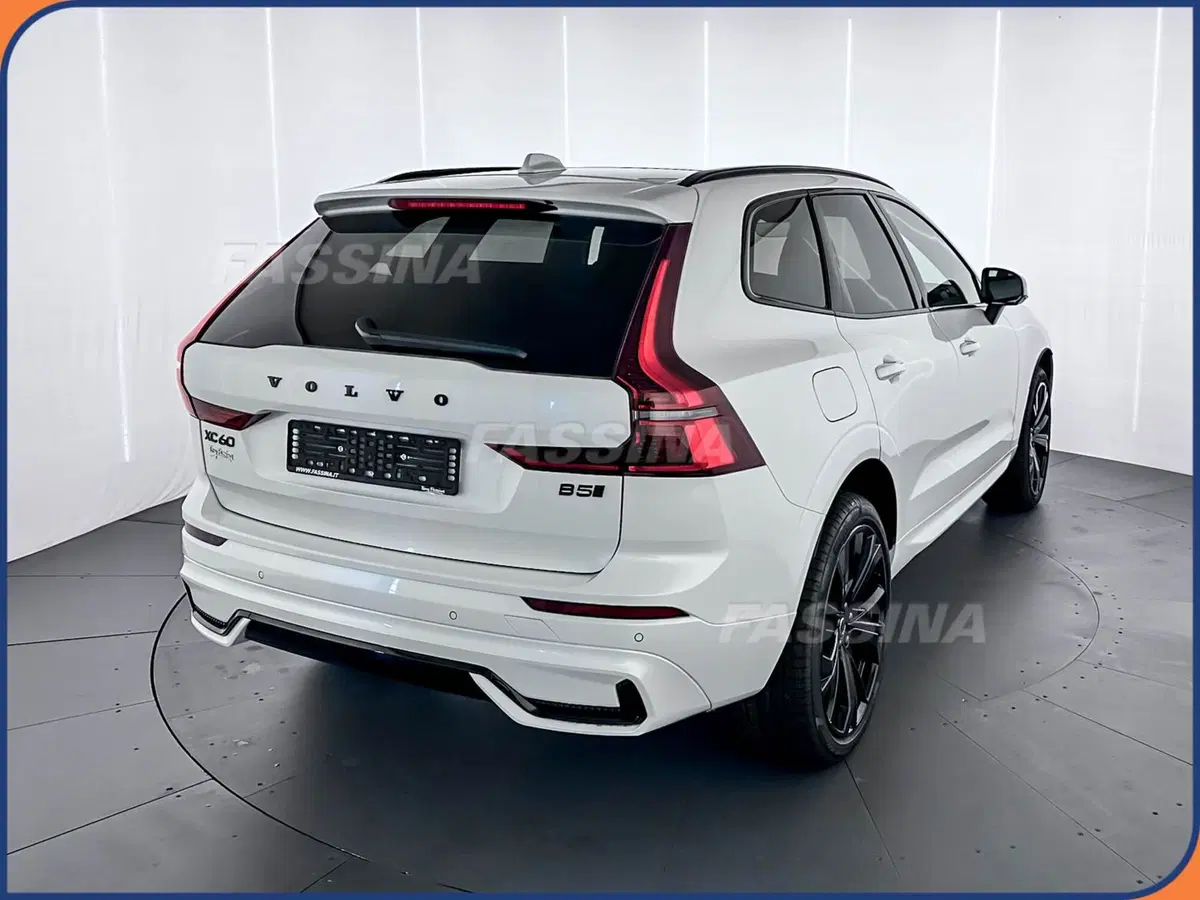 Volvo XC60 nuova a Milano (6)