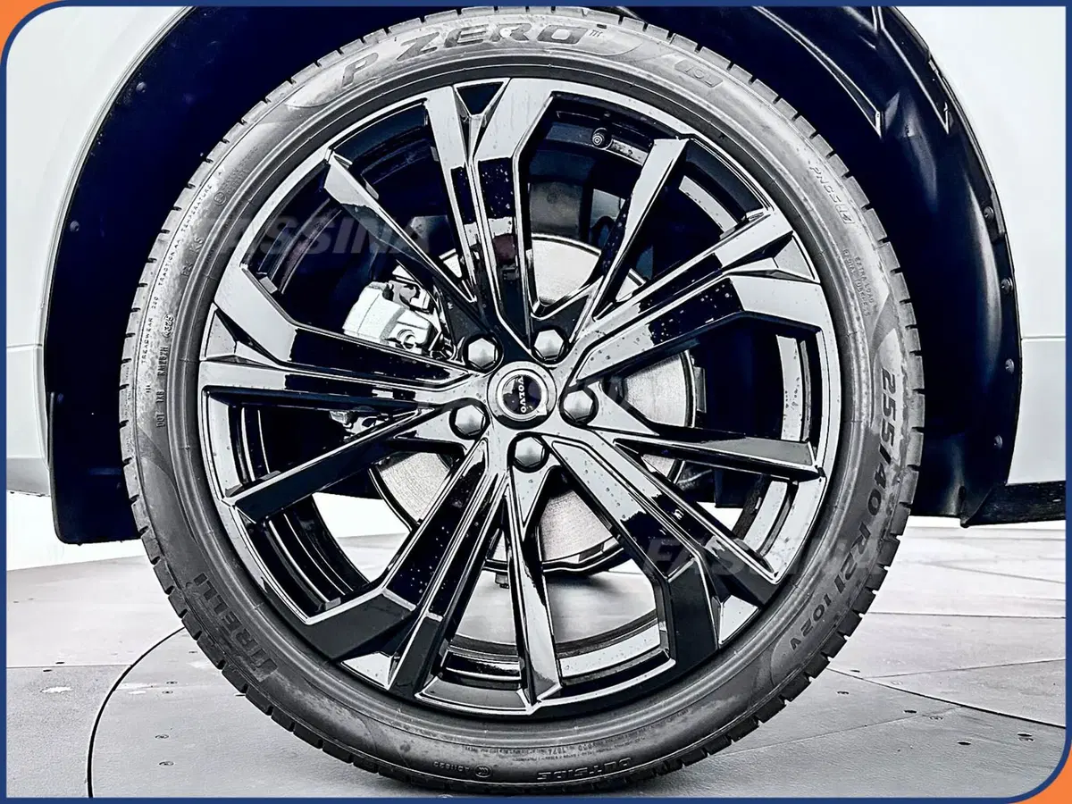 Volvo XC60 nuova a Milano (7)