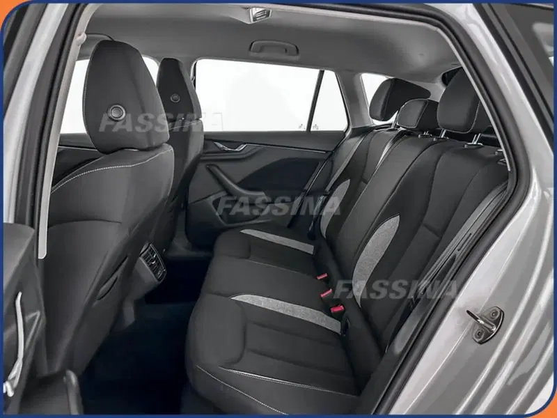 Skoda Kamiq usata a Milano (11)
