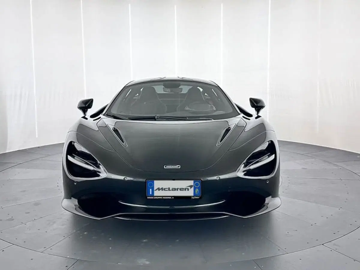 McLaren 750S Coupé nuova a Milano (2)
