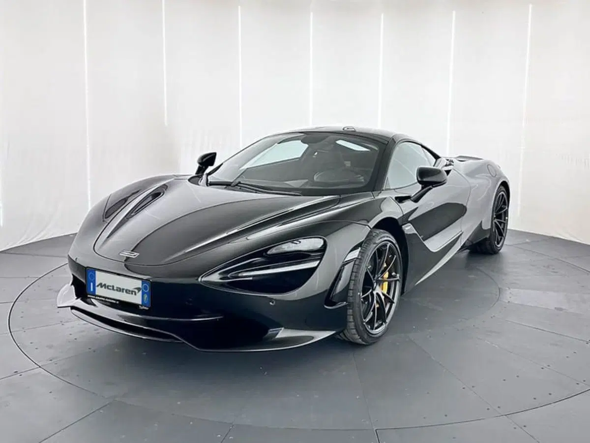 McLaren 750S Coupé nuova a Milano (3)