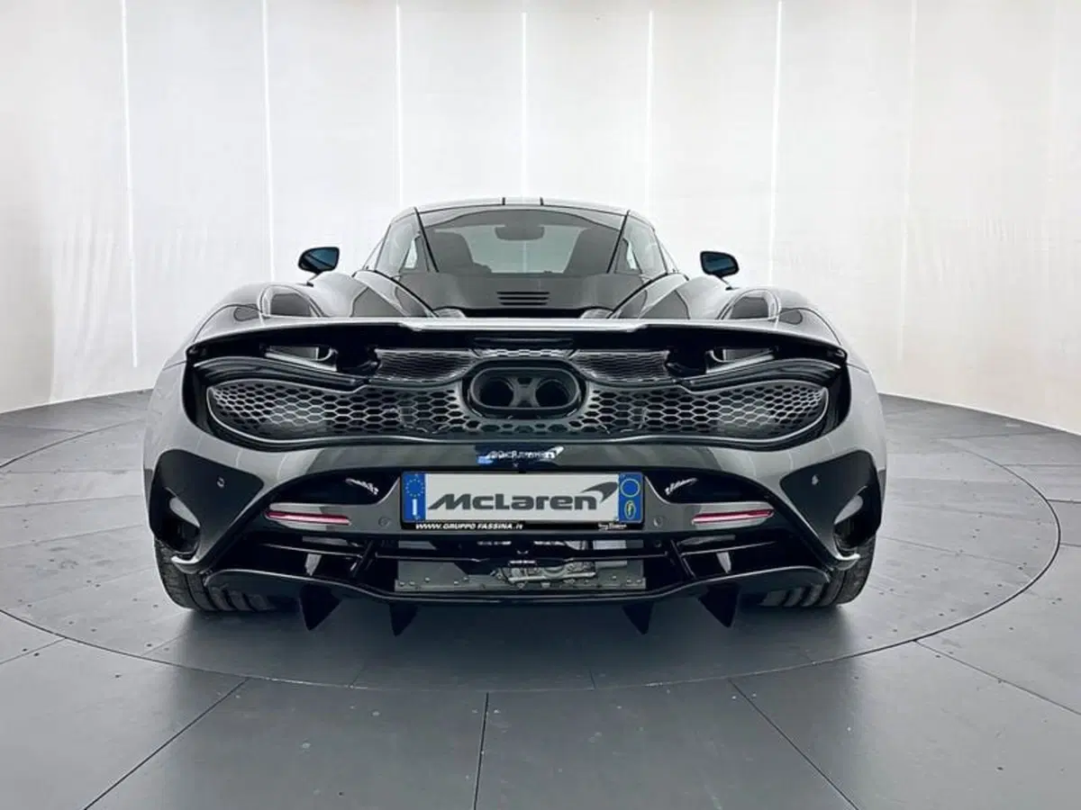 McLaren 750S Coupé nuova a Milano (5)