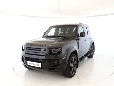 Land Rover Defender 110 3.0d i6 mhev SE awd 200cv auto del 2022 usata a Monza