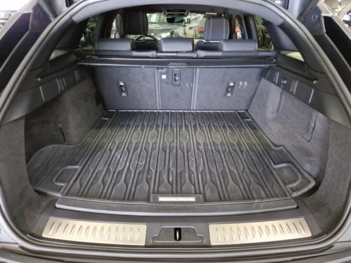Land Rover Range Rover Velar usata a Livorno (19)