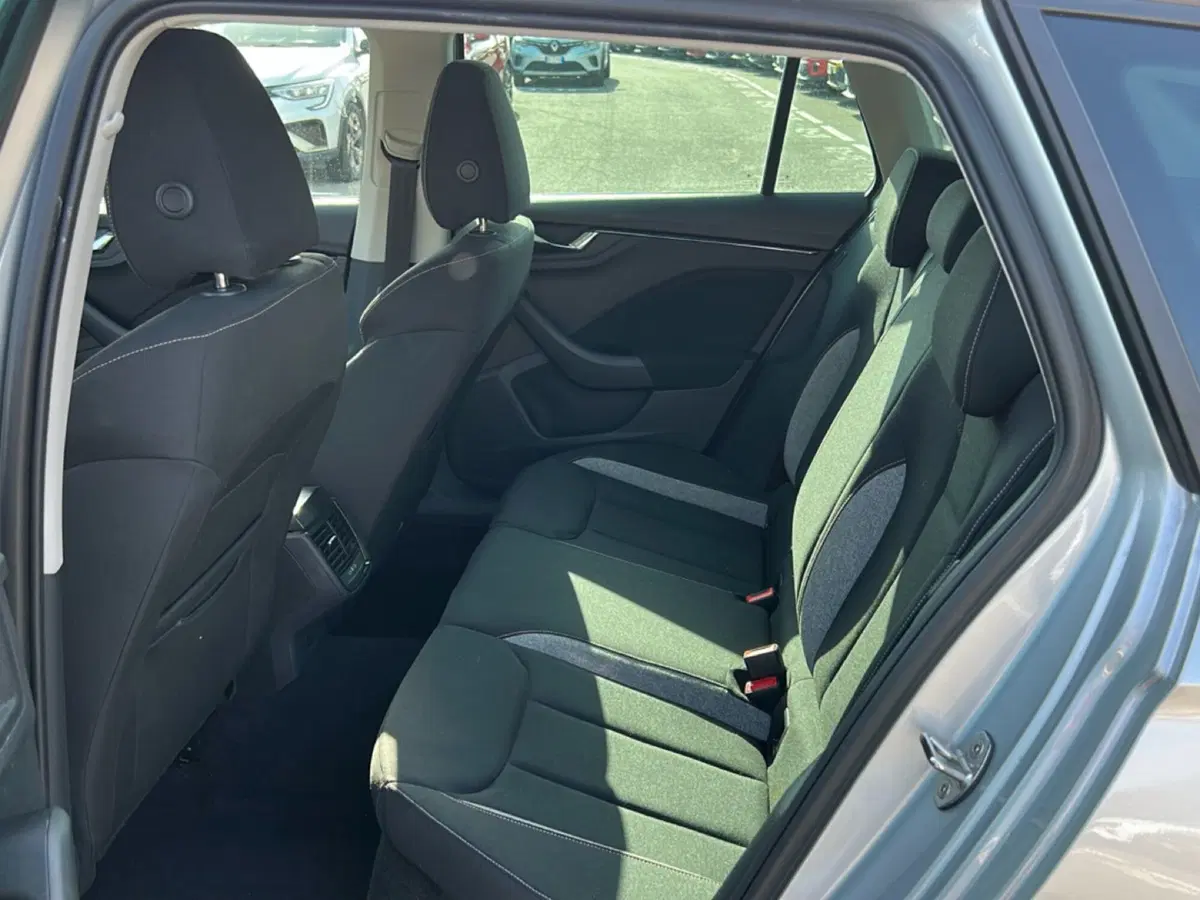 Skoda Kamiq usata a Latina (12)