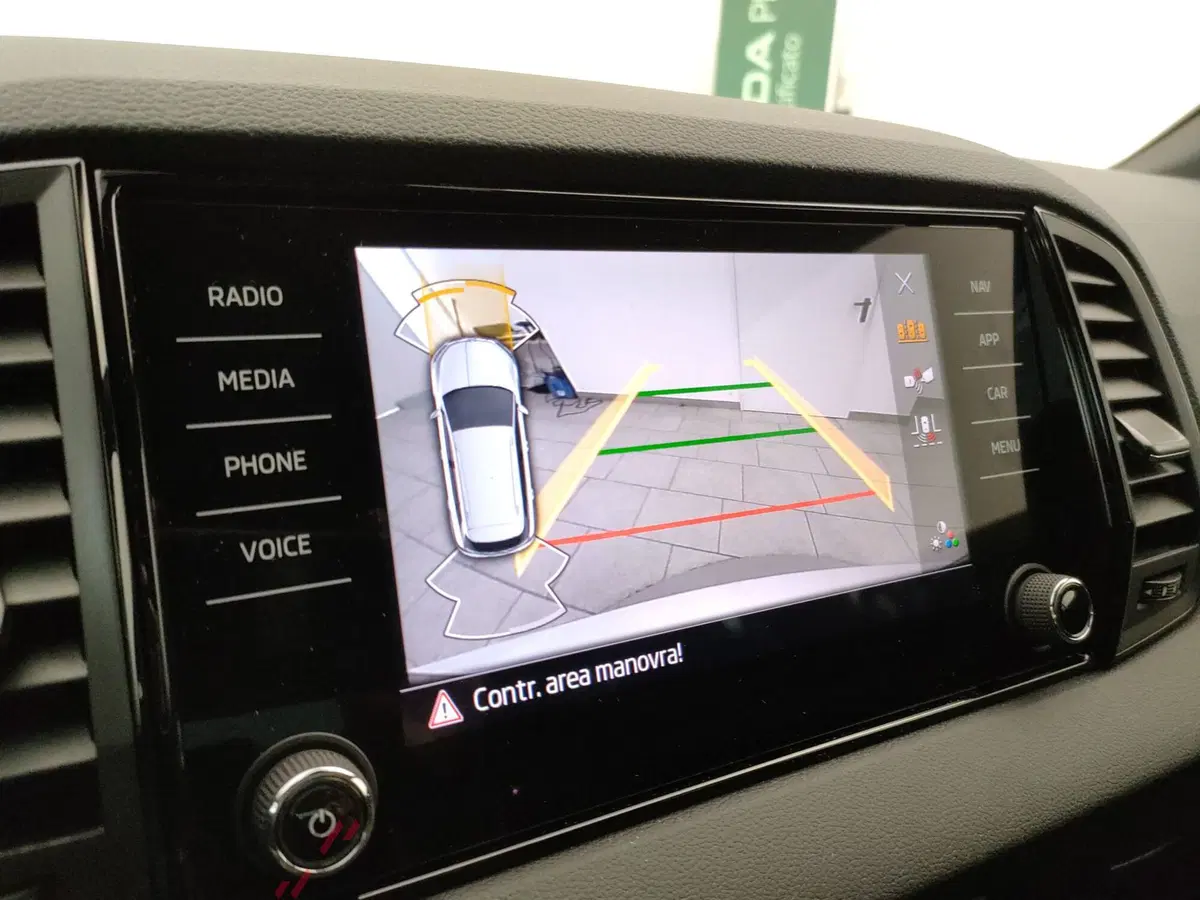Skoda Karoq nuova a Varese (15)