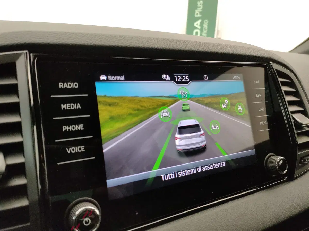 Skoda Karoq nuova a Varese (16)