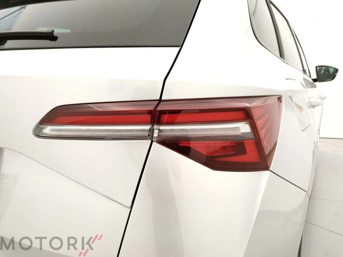 Skoda Karoq nuova a Varese (8)