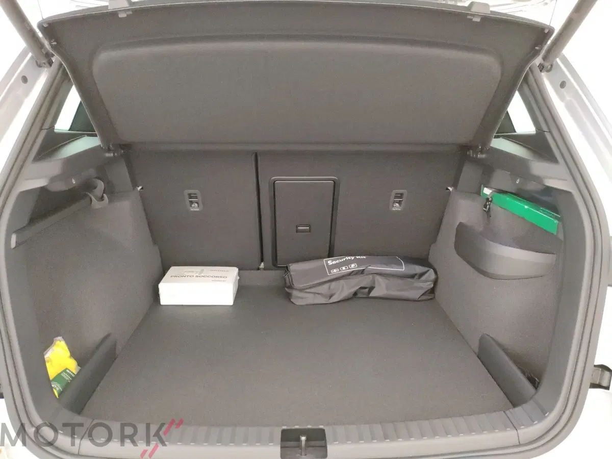 Skoda Karoq nuova a Varese (9)