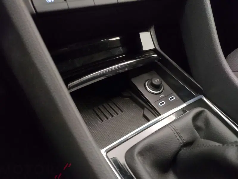 Skoda Karoq usata a Varese (14)