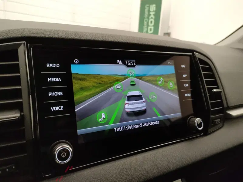 Skoda Karoq usata a Varese (17)