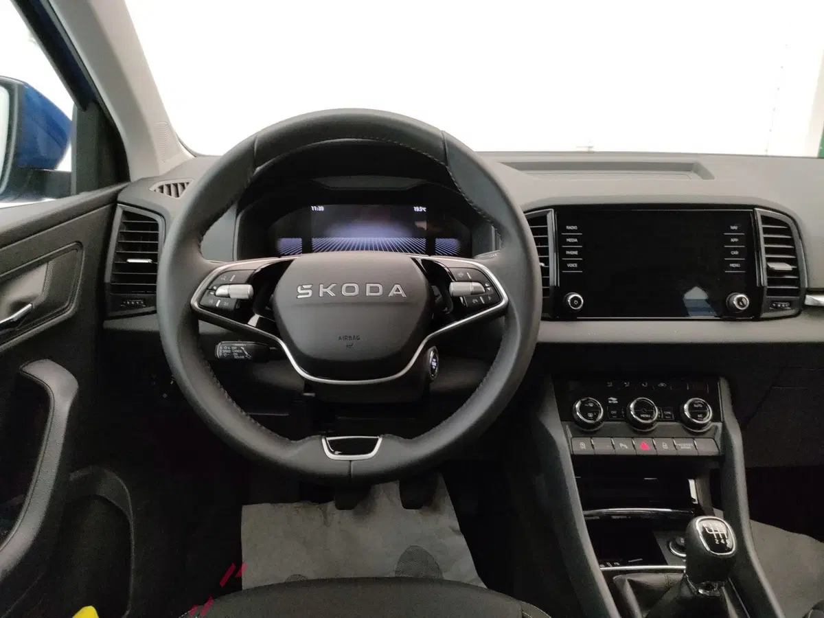 Skoda Karoq nuova a Varese (12)