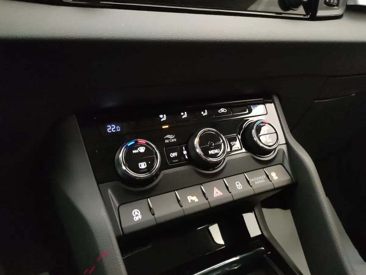 Skoda Karoq nuova a Varese (13)
